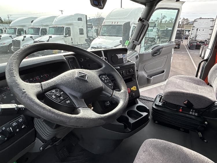 2023 International LT — photo 10