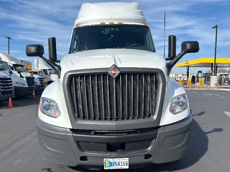 2023 International LT — photo 2