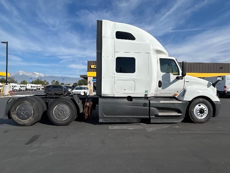 2023 International LT — photo 8