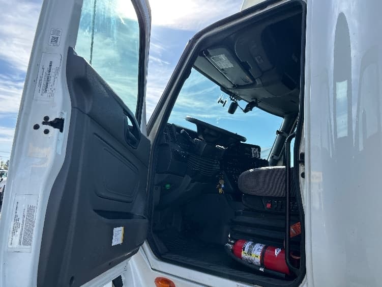 2023 International LT — photo 9