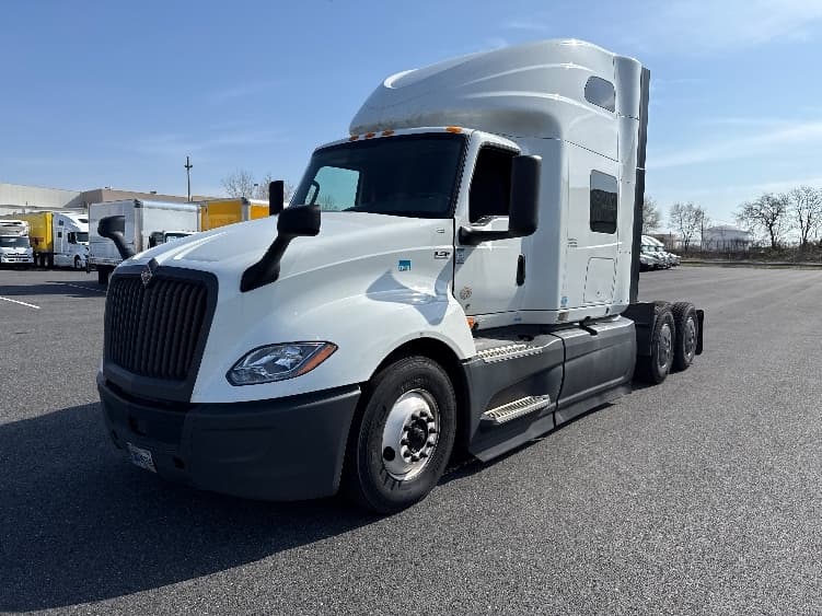 2023 International LT — photo 3