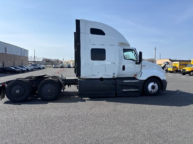 2023 International LT — photo 8