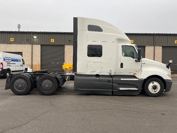 2023 International LT — photo 8