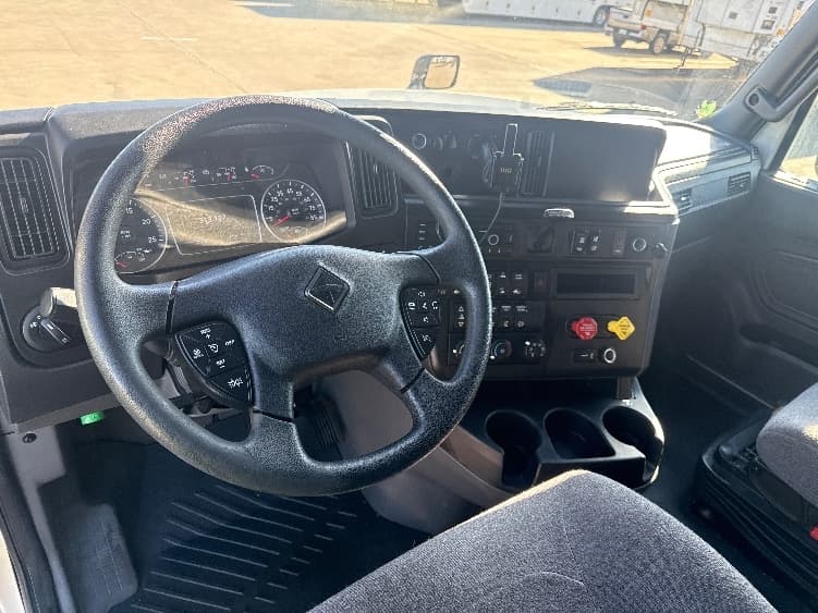2023 International LT — photo 10