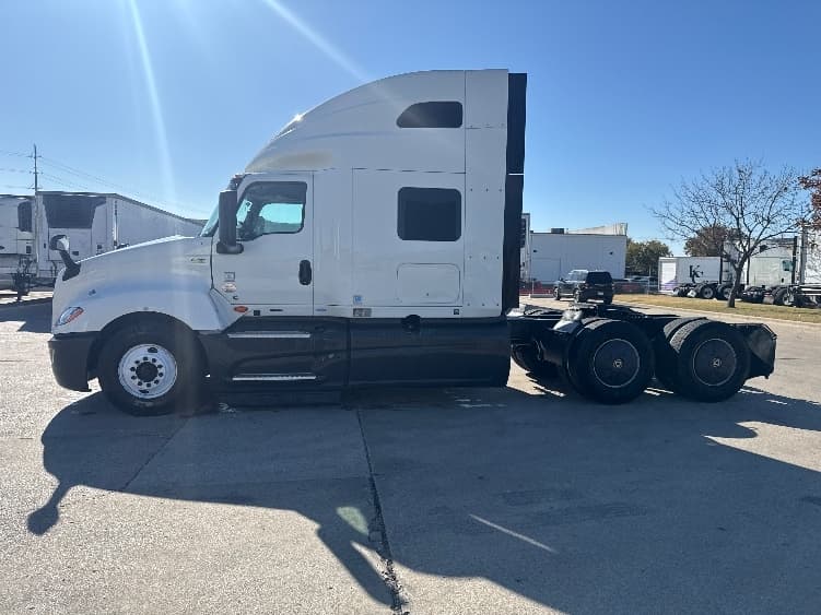 2023 International LT — photo 4