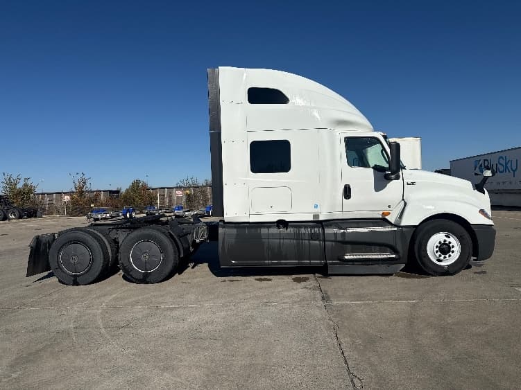 2023 International LT — photo 8