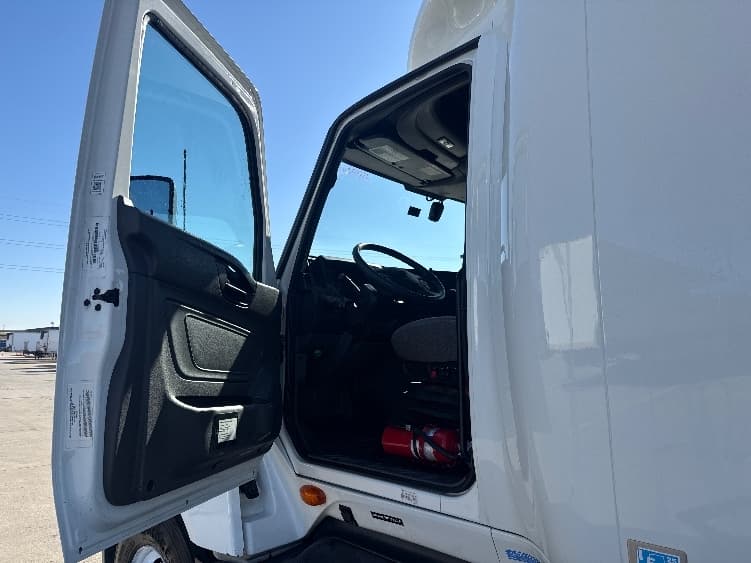 2023 International LT — photo 9