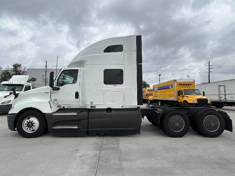 2023 International LT — photo 4