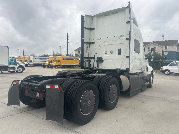 2023 International LT — photo 7