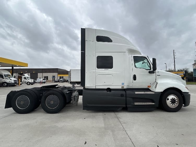 2023 International LT — photo 8