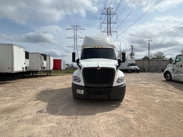 2023 International LT — photo 2