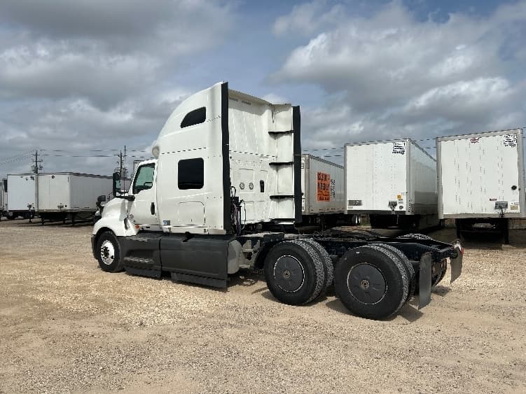 2023 International LT — photo 5