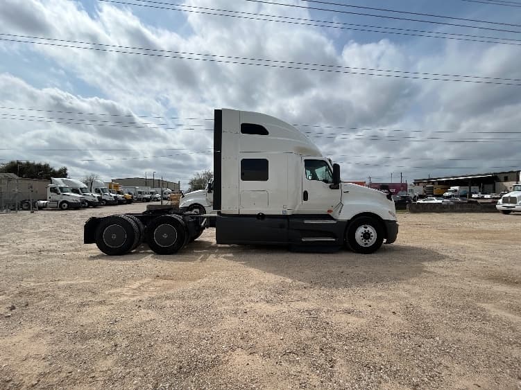 2023 International LT — photo 8