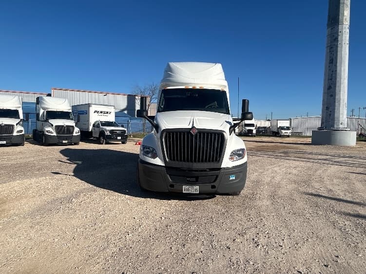 2023 International LT — photo 2