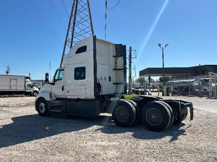 2023 International LT — photo 5