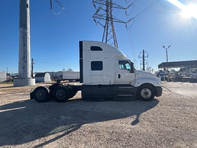 2023 International LT — photo 8