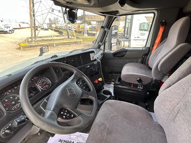 2023 International LT — photo 10