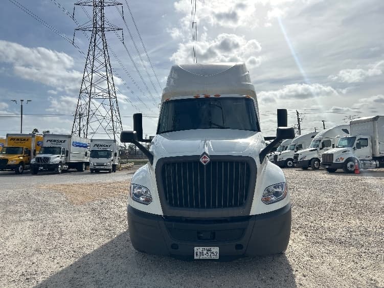 2023 International LT — photo 2