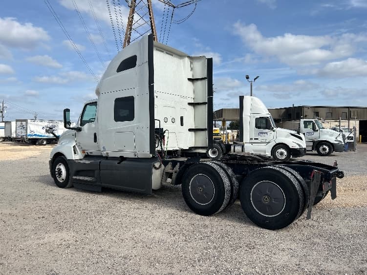 2023 International LT — photo 5