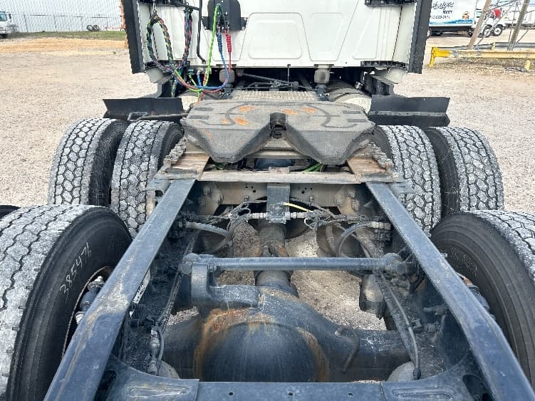 2023 International LT — photo 6