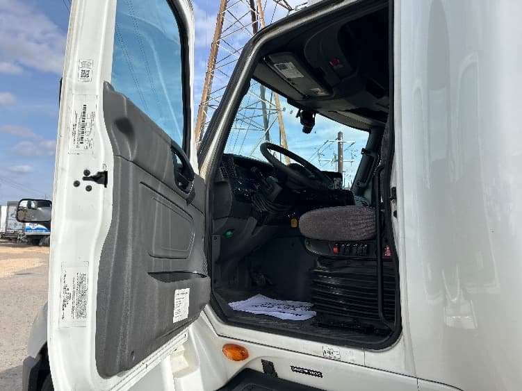 2023 International LT — photo 9