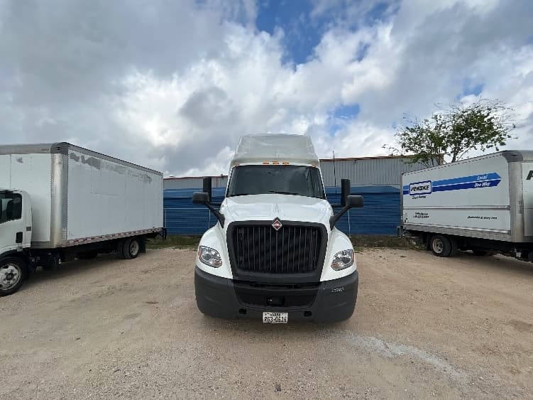 2023 International LT — photo 2