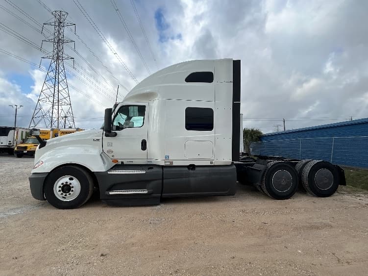 2023 International LT — photo 4