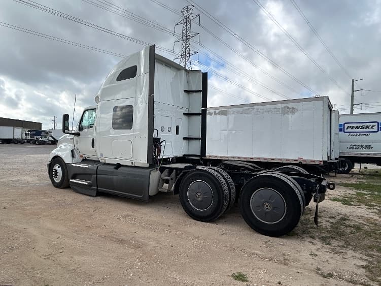 2023 International LT — photo 5