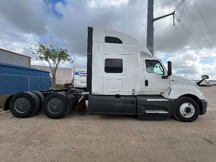 2023 International LT — photo 8