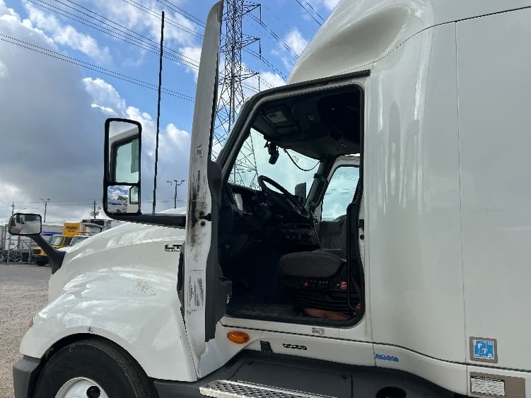 2023 International LT — photo 9