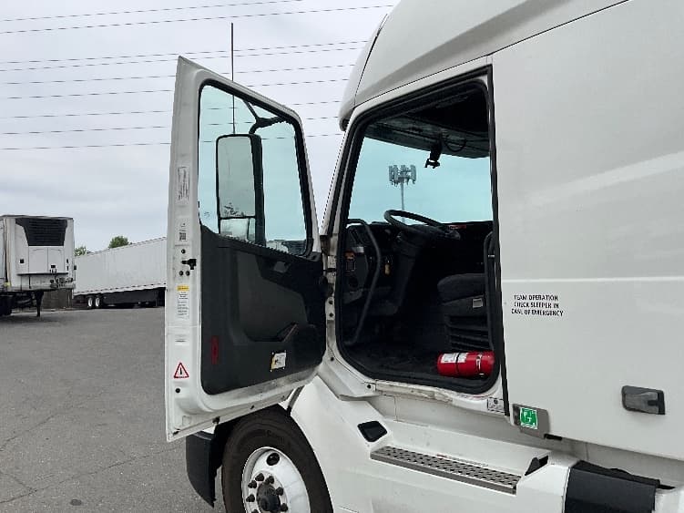 2023 Volvo VNL 760 — photo 9