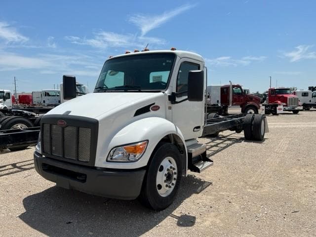 2023 Peterbilt 536 — photo 2