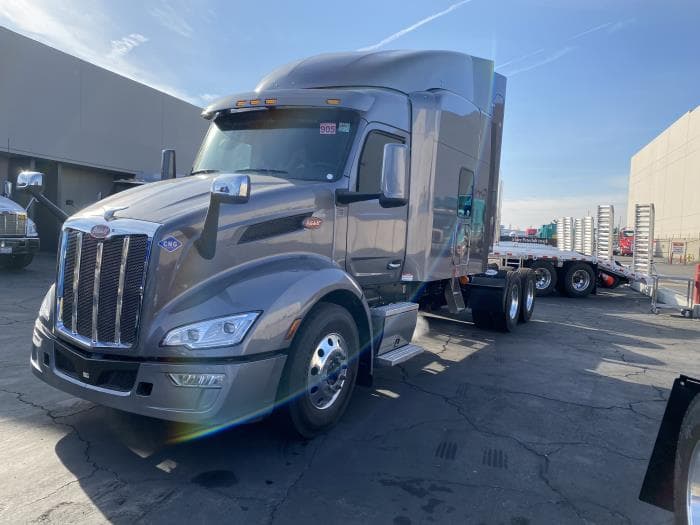 2024 Peterbilt 579 — photo 2