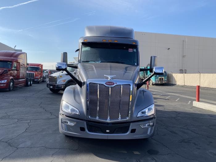 2024 Peterbilt 579 — photo 3