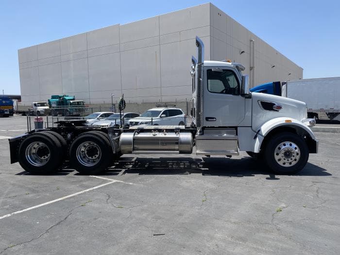 2025 Peterbilt 567 — photo 5