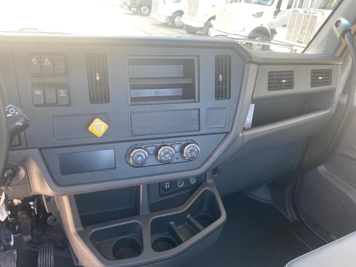 2025 Peterbilt 536 — photo 7