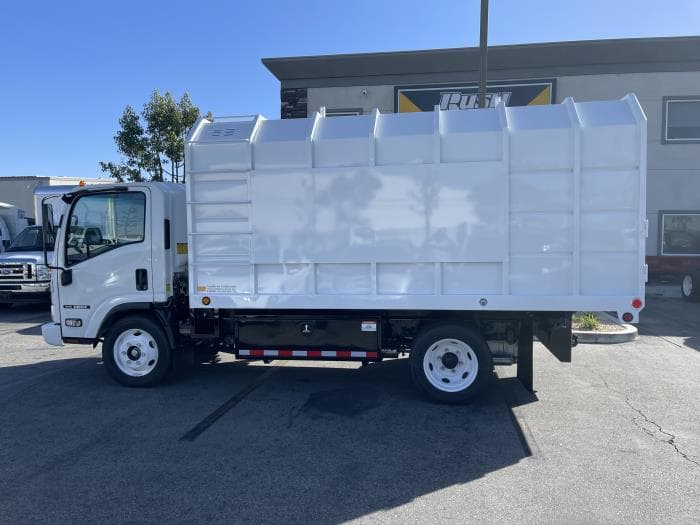 2025 Isuzu NRR — photo 3