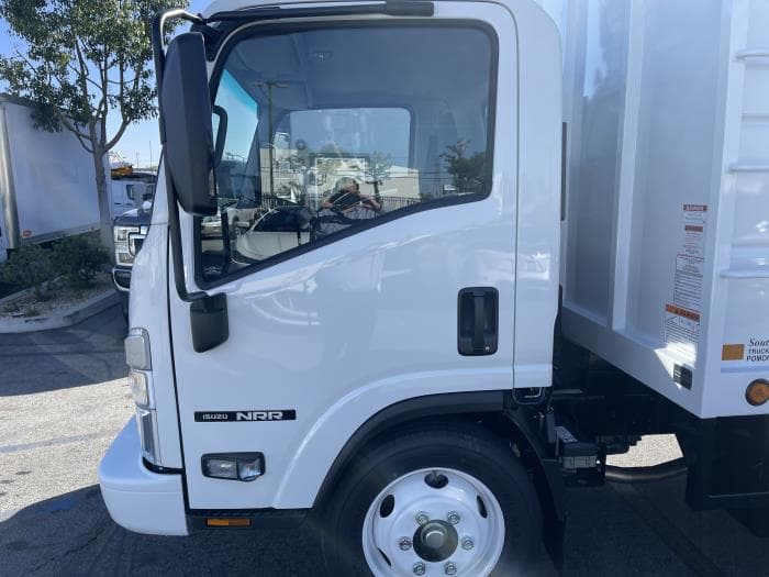 2025 Isuzu NRR — photo 14