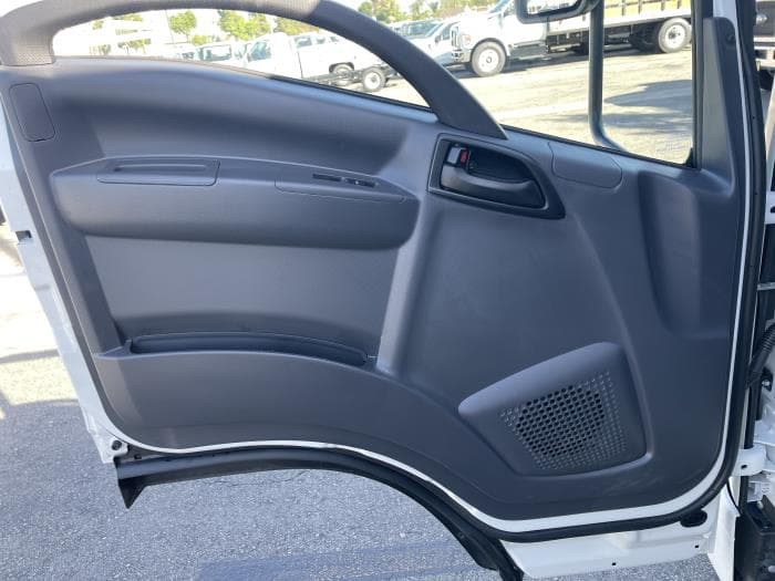 2025 Isuzu NRR — photo 16