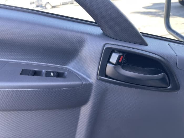 2025 Isuzu NRR — photo 17