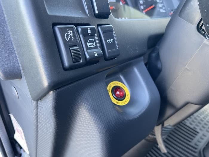 2025 Isuzu NRR — photo 24