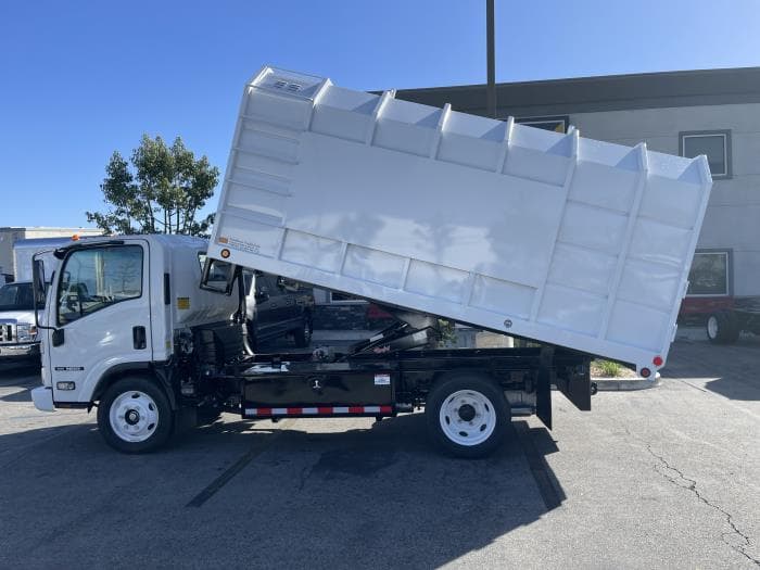 2025 Isuzu NRR — photo 26