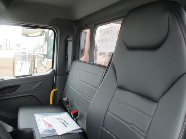 2025 Peterbilt 536 — photo 2