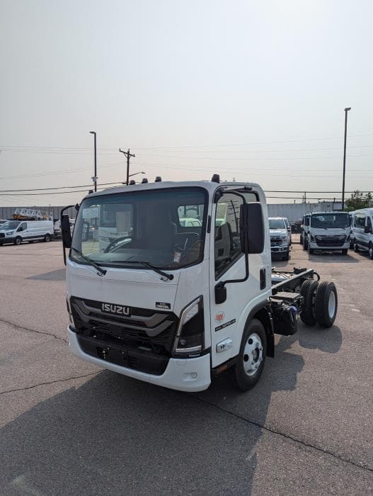2025 Isuzu NPR — photo 3