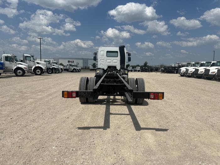 2025 Peterbilt 220EV — photo 7