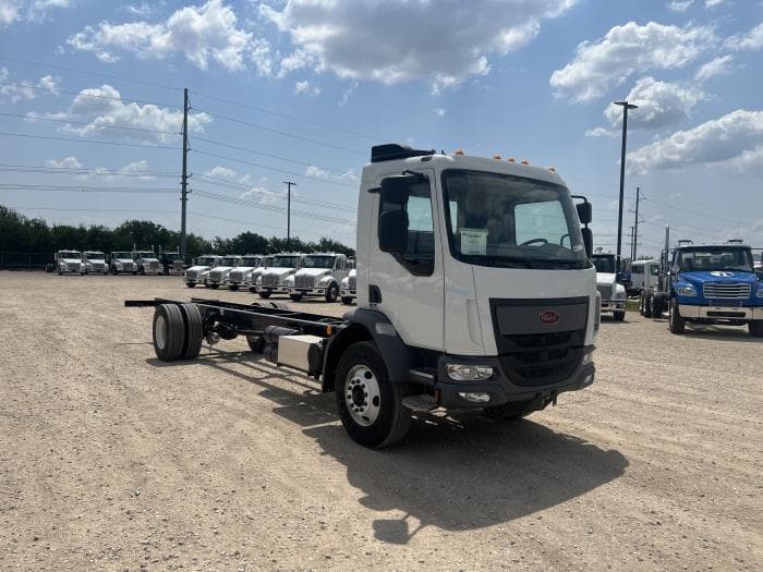 2025 Peterbilt 220EV — photo 4