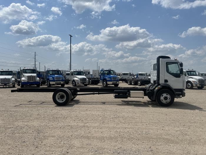 2025 Peterbilt 220EV — photo 5