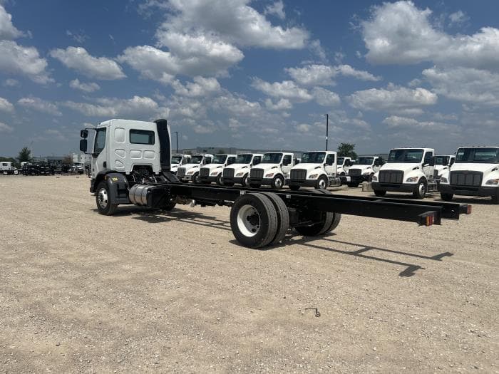 2025 Peterbilt 220EV — photo 8