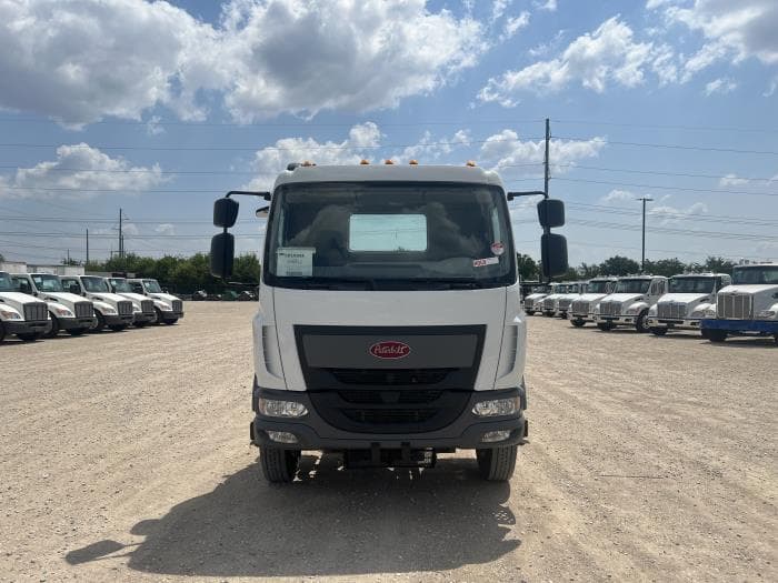 2025 Peterbilt 220EV — photo 3