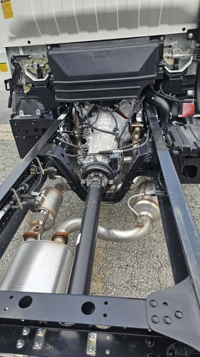 2025 Isuzu NRR — photo 3